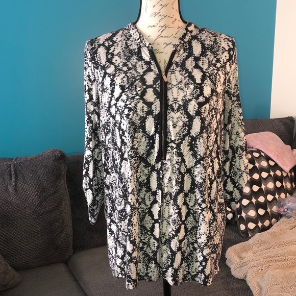 LAST CHANCE 💄 Calvin Klein Zip Up Shirt, size Medium - Picture 1 of 6